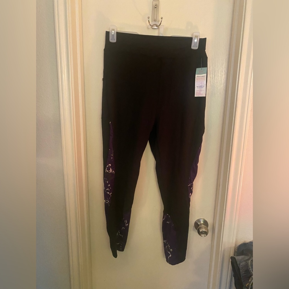 NWT POPfit black w/ purple accents legging